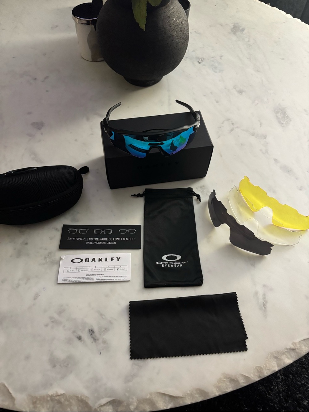 Oakley Radar EV Sunglasses with Blue Mirrored Lens + 3 Extra lens - Picture 3 of 8